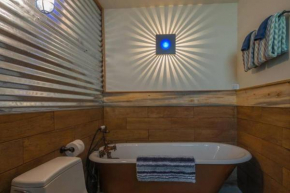 Cozy Spa Sanctuary w/ Soaking Tub